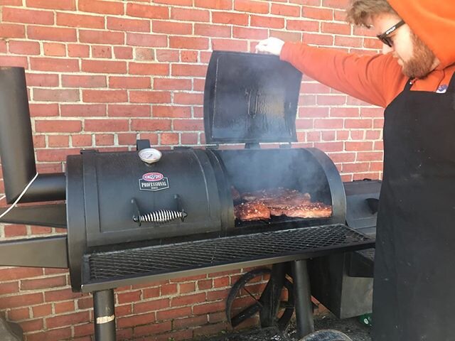Smoke Show SUNDAY Meal!! We have a serving of smoked Old Crow Ranch pork brisket and ribs with a side of quinoa salad for $15. Also selling smoked Grace Pond chicken wings by the pound at $12.95. So grateful for our local farmers!! #lovelocal #locallysourced #smokedmeat #locallysourcedfood #smokeshow #mainefavorites #barbeque #slowcooked #southportlandmaine