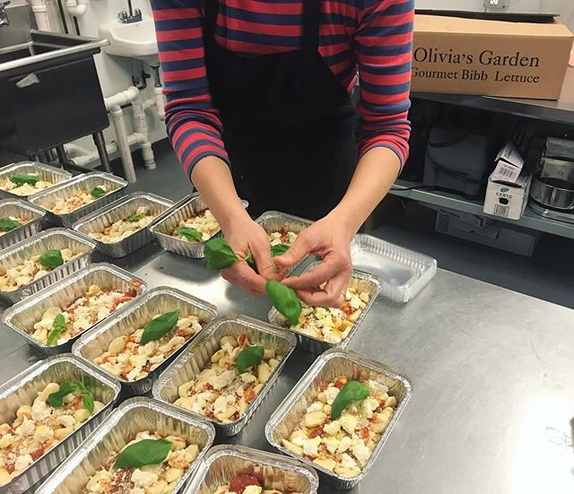 Gnocchi Sorrentina, a beautiful dish of ricotta gnocchi topped with fresh mozzarella in our tomato sauce. Finished off with a basil leaf 🍃 #oliviasgarden #ricottagnocchi #handmadegnocchi #maine #freshbasil #preparedmeals